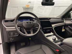 Cherokee L Limited RWD 2024 Usado, Volante a la Izquierda, Bluetooth, Asientos de Cuero Oscuro, Arranque Remoto, Navegación, Panorámico - Product Image 4