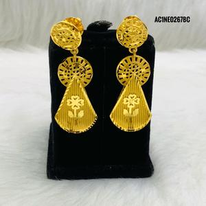 Collier court à chaîne fleurie en laiton plaqué or avec pendentif, designs pour femmes, bijoux de mode pour mariage et soirée - Product Image 3