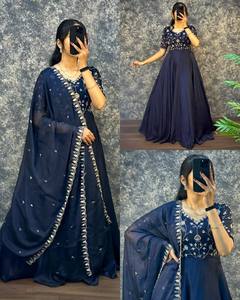 Traje de Seda con Bordado y Dupatta - Product Image 2