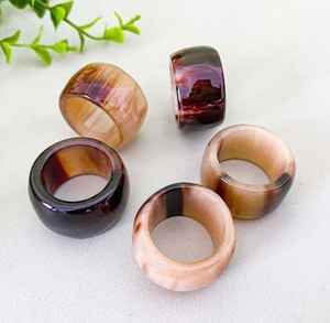 Bracelet en corne de buffle pour femmes Bracelets de bijoux en corne inoxydable faits à la main Embrassez vos bangales de style unique - Product Image 4