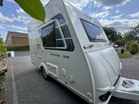 Achetez une caravane de luxe neuve en promotion, idéale pour le camping et les voyages, à prix avantageux.