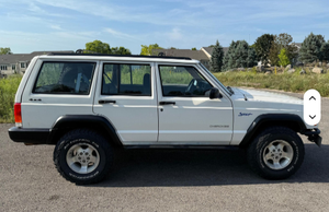Jeep Cherokee SE 4x4 d'occasion abordable de 1999, sans réserve, boîte manuelle 5 vitesses, moteur 6 cylindres en ligne de 4,0 litres - Product Image 5