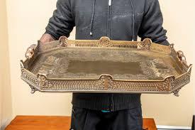 Bandejas de servir de latón de estilo real de último diseño con bandeja de exhibición elegante acabados modernos perfectos para uso doméstico contemporáneo - Product Image 5