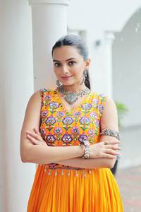 Vestido de seda elegante de diseñador indio Navratri para mujer, vestido largo con espejo, borde de encaje, ropa de fiesta de estilo pakistaní indio - Product Image 2