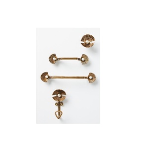 Crochets muraux luxueux en laiton au design ethnique pour une décoration intérieure exquise et une utilisation pratique dans des espaces compacts - Product Image 5