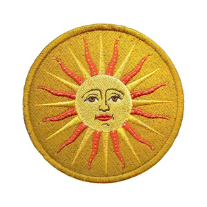 Prensa de calor insignia personalizada parche bordado excelente calidad hierro en parches apliques para ropa - Product Image 1