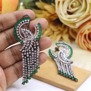 Pendientes Elegantes de Alta Calidad con Acabado Plateado y Circonitas Cúbicas, Colección para Bodas y Fiestas, para Mujeres y Niñas - Product Image 1
