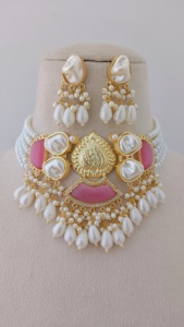 Conjunto de collar de Gargantilla real de alta calidad, efecto fundido de flor de perla con patrón dorado enmarcado en cadena de bambú de latón para fiestas - Product Image 5