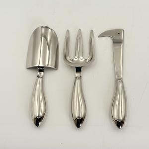 Kit de jardinage robuste : pelle à main, pelle de transplantation, cultivateur, râteau à main et fourche à plantes avec manche en acier, provenant d'Inde - Product Image 4