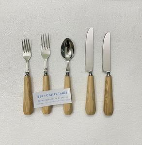 Couverts en métal durables avec manche en bois, adaptés aux réunions de famille, aux occasions festives et à l'usage quotidien - Product Image 1