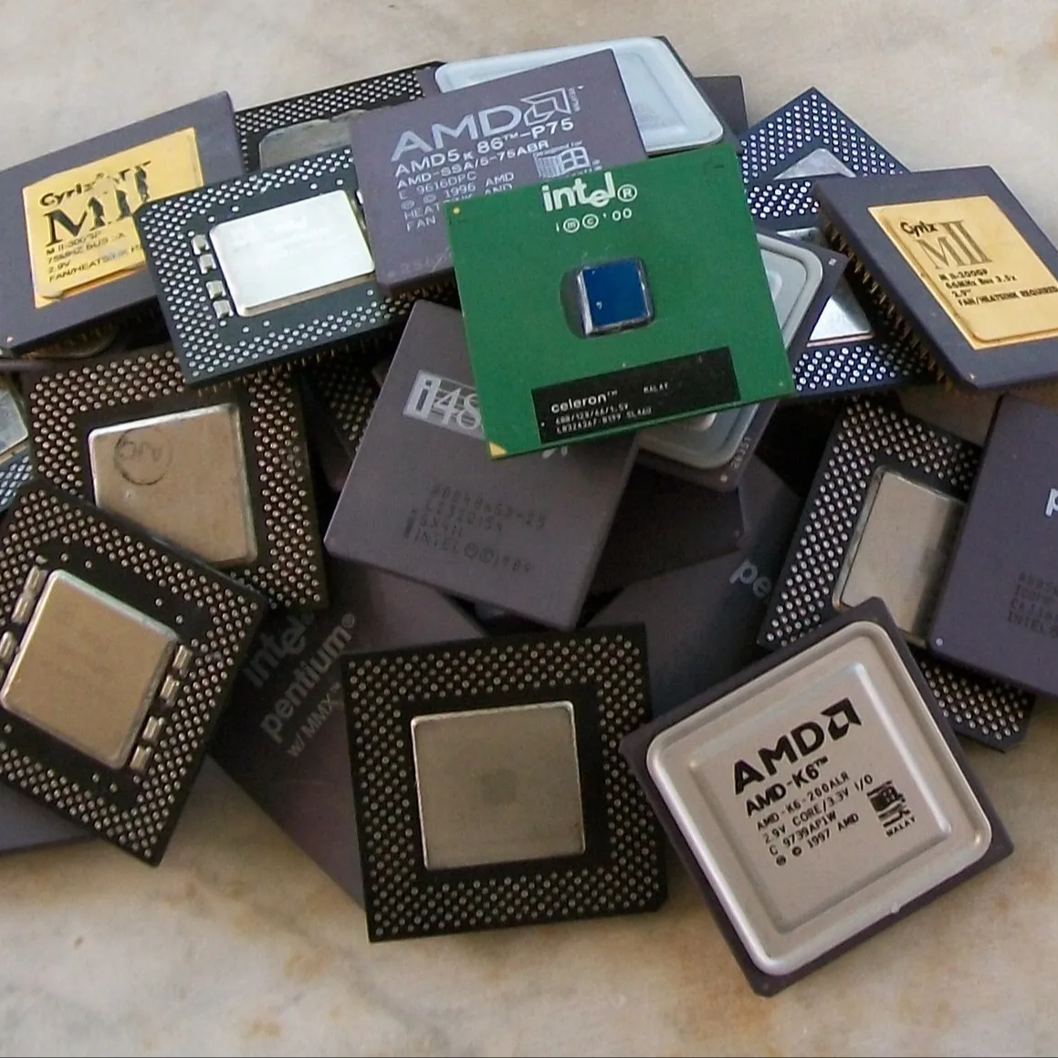 Vente en gros de CPU Scrap meilleure performance à bas prix de France Acheter un processeur d'occasion à vendre