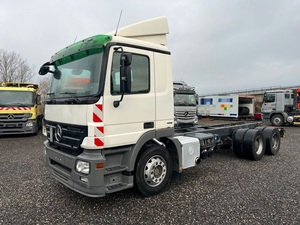 Camion tracteur d'occasion Mercedes-Benz Actros 2641 6x4 de 2008, diesel, boîte manuelle, conduite à gauche, châssis de camion - Product Image 1