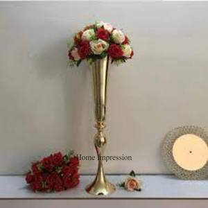 Recién llegado, Base o soporte de forma grande de Color blanco para jarrón de exhibición de flores chapado en oro grabado de diseñador moderno fundido de aluminio - Product Image 2