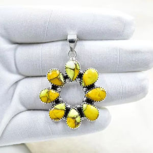 Pendentif en argent sterling turquoise Dahlia miel fait à la main avec chaîne réglable de 18 pouces cadeau de bijoux unique - Product Image 1