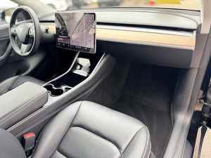 Tesla Model Y Long Range AWD électrique d'occasion noir 2024, conduite à gauche, sièges en cuir chauffants, démarrage à distance, caméra arrière - Product Image 6