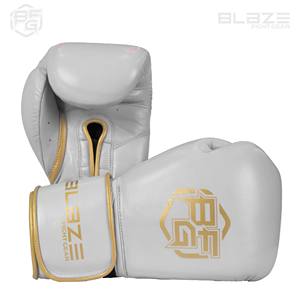 Gants de boxe professionnels personnalisés de 4 pouces pour l'entraînement Nouveau design avec votre propre logo Gants de sport MMA pour adultes - Product Image 2