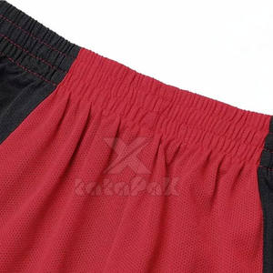 Ensemble maillot et short de basket-ball pour hommes et jeunes Uniforme de basket-ball de conception personnalisée en vrac pour les équipes scolaires - Product Image 2