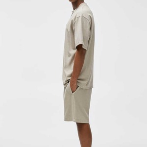 Venta al por mayor Hombres 2 Piezas Jogger Set Personalizado Unisex Dos Tonos Corto Twin Set Oversize Hombres Verano Manga Corta Prendas de Vestir Exteriores Conjuntos de punto - Product Image 4