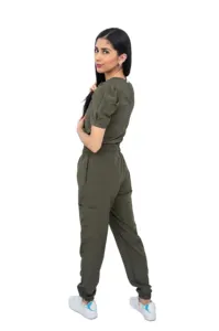 Women Antifluid Military Green Scrub Set With Round Neck Top And Stretch Jogger Pants Cargo Pock-ets Custom