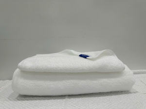 Serviettes de bain rectangulaires de qualité professionnelle, 100% coton tissé, couleur unie, douces pour la peau, écologiques, pour l'industrie hôtelière - Product Image 4