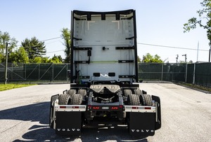 ORDER <b>USED</b> 2025 Cheapest Semi Truck with D13 Engine Sleeper Cab Commercial Freight Vehicle - Product Image 2