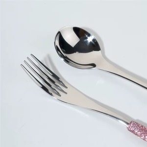 Juego de Cubiertos Plateados con Mango Brillante Rosa para Cocina y Mesa de Comedor, Cubiertos Elegantes para Uso Diario, Ocasiones Especiales y Regalos - Product Image 4