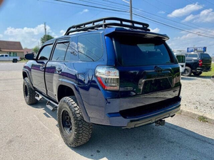 SUV 4x4 TRD Off Road Premium 2021 Usada con Asientos de Cuero - Product Image 2