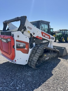 Mini-chargeuse sur chenilles T300, chargeuse frontale, pelle rétrocaveuse, capacité nominale de 15 tonnes, moteur TCM, Caterpillar d'occasion, haute efficacité, en vente - Product Image 4