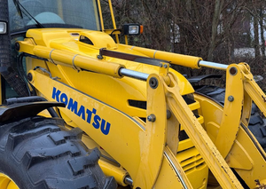 Cargadora de Ruedas Komatsu WB93S Más Vendida con Motor Diésel Parker PLC y Garantía de 5+ Años en Venta - Product Image 6