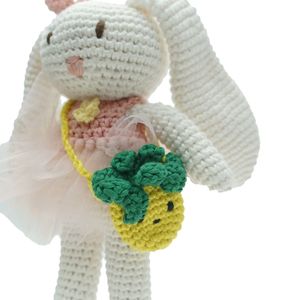 Mignonne poupée lapin faite à la main tricoté au crochet peluche lapin avec fleur cadeau parfait pour les enfants et belle décoration de chambre - Product Image 4