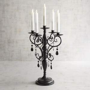 Candelabro de metal de hierro forjado hecho a mano con detalles intrincados para una decoración clásica del hogar y un ambiente de iluminación - Product Image 1