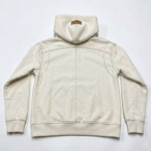 เสื้อฮู้ดดี้ผู้ชายผ้าฝ้าย 100% หนานุ่มสำหรับฤดูหนาว สไตล์ดีคอนสตรัคชั่นแบบยังไม่เสร็จ พร้อมตะเข็บเย็บแบบมองเห็นได้ ผลิตตามแบบ OEM - Product Image 4