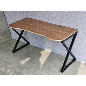 Escritorio para juegos de 140x70 cm, moderno, de madera contrachapada de carbono con patas de hierro en forma de X, requiere montaje GD68069 - Product Image 5