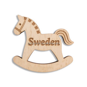 Imán <span class=keywords><strong>de</strong></span> nevera <span class=keywords><strong>de</strong></span> madera MDF <span class=keywords><strong>de</strong></span> caballo Dala sueco, diseño <span class=keywords><strong>de</strong></span> <span class=keywords><strong>ciudades</strong></span> personalizado, imán <span class=keywords><strong>de</strong></span> nevera artesanal para recuerdos <span class=keywords><strong>de</strong></span> viaje - Product Image 1