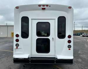 OFFRE 2023 - BUS DE TRANSPORT DE GRUPE D'14 PASSAGERS EN EXCELLENT ÉTAT - Product Image 2