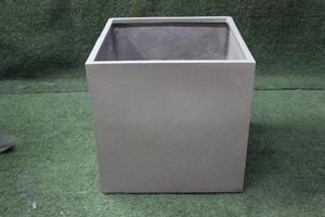 Jardinière en FRP durable, résistante aux intempéries, en fibre de verre, légère, incassable, lisse et brillante, pour l'intérieur et l'extérieur de la maison. - Product Image 6