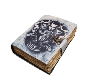 Cuaderno de cuero de Triple Luna hecho a mano, diario Vintage personalizado, cuaderno de bocetos para hombres y mujeres, encuadernación de costura de hilo - Product Image 1