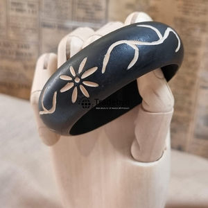 Bracelets en bois rustiques Bijoux écologiques pour femmes Mode durable faite à la main par Tradebyd - Product Image 3