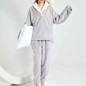 Conjunto de pijama de manga larga con estampado de corazón de franela para mujer, ropa de dormir de lana gruesa para otoño e invierno, ropa suave para el hogar - Product Image 1
