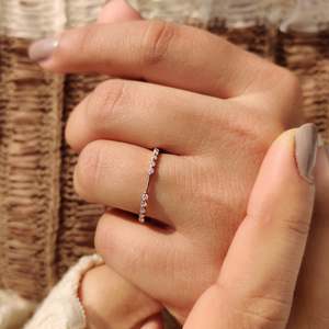 Anillo de Eternidad con Moissanita de Corte Redondo, Elegante y Atemporal - Product Image 6