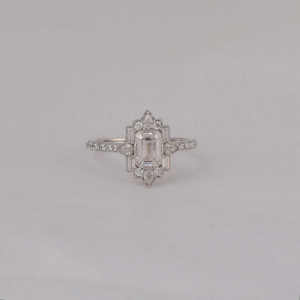 Bague de fiançailles solitaire en diamant de taille émeraude 14K en or massif avec poire et diamant rond Accent femme cadeau - Product Image 1