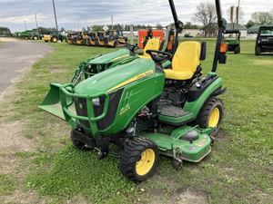 Tracteur tondeuse John Deere 1025R d'occasion de qualité, mini-chargeuse-pelleteuse 4x4 25 CV pour la construction de supports de moteur, à vendre - Product Image 6