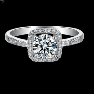 แหวนหมั้นเพชรเลี้ยงในห้องปฏิบัติการสุดหรู ดีไซน์วินเทจ ตัวเรือนเงินแท้ 925  รับรองโดย IGI เครื่องประดับชั้นดีสำหรับทั้งชายและหญิง เหมาะสำหรับงานแต่งงาน - Product Image 1