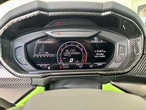 Incroyable Lamborghini Urus S AWD 2024 d'occasion en parfait état avec faible kilométrage en stock, offert à un prix incroyable - Product Image 5