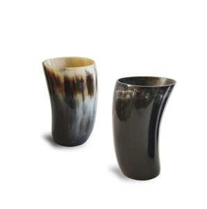 Copa Vikinga Hecha a Mano con Diseños de Animales y Religiosos, Cuerno Natural con Acabado Pulido - Product Image 4