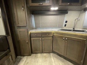 Autocaravana Keystone Sprinter Campfire 29FK modelo 2019, en buen estado, lista para la venta. - Product Image 2