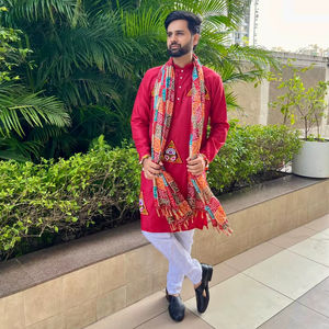 Kurta de hombre de algodón elegante estilo Navratri con parche tipo kutchi y trabajo de encaje perfecto para la colección navratri - Product Image 1