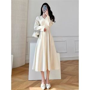 Váy dài màu trắng giản dị của phụ nữ cho mùa thu và mùa đông bổ sung cho áo khoác và váy dài trung bình làm lớp cơ sở - Product Image 4