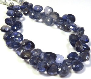 Cuentas de Briolette de corazón facetado de iolita azul 6,5-8mm Corte de piedras preciosas de iolita natural 7,5 \ "Strand Piedras preciosas sueltas - Product Image 1