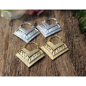 Boucles d'oreilles ethniques Boho en laiton plaqué argent et or Bijoux de mariage tribaux en métal Acier inoxydable Cadeau pour elle - Product Image 1